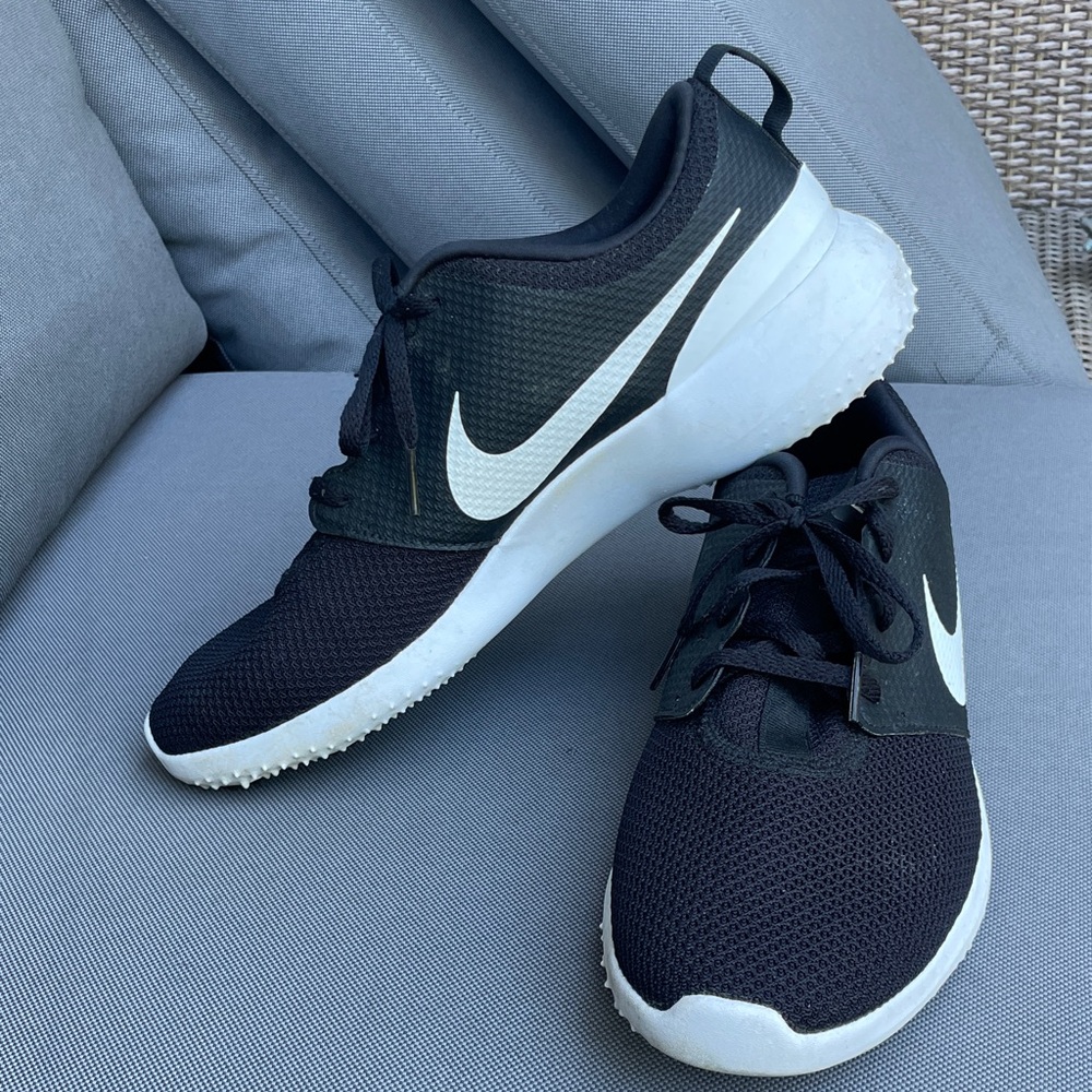 Nike Golf shoes sneakers cleats really nice condition!